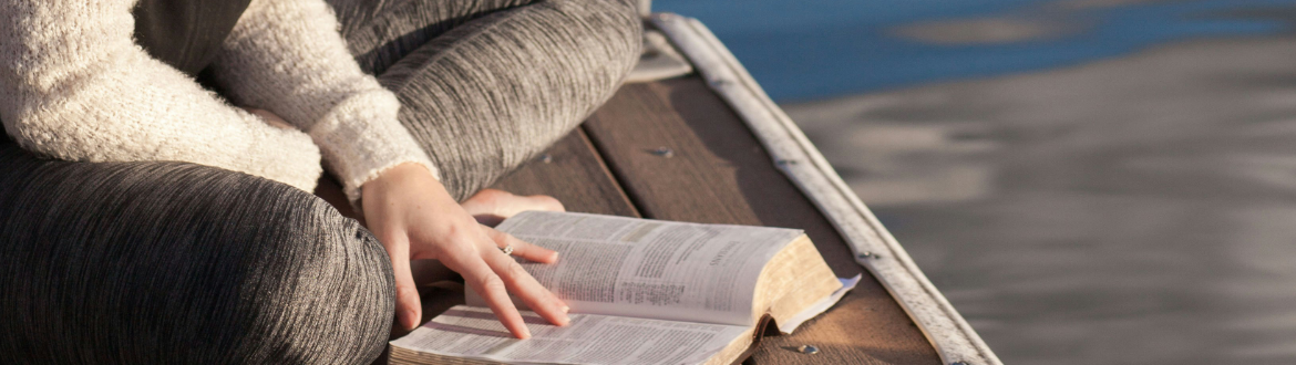 women reading bible
